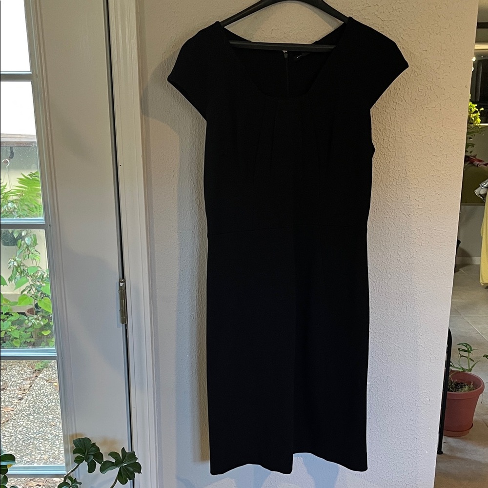 Banana Republic Classic Black Cap Sleeve Midi Dress size 10